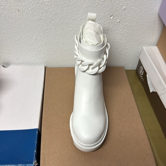 Steve Madden Amulet White Booties - Picture 6 of 6